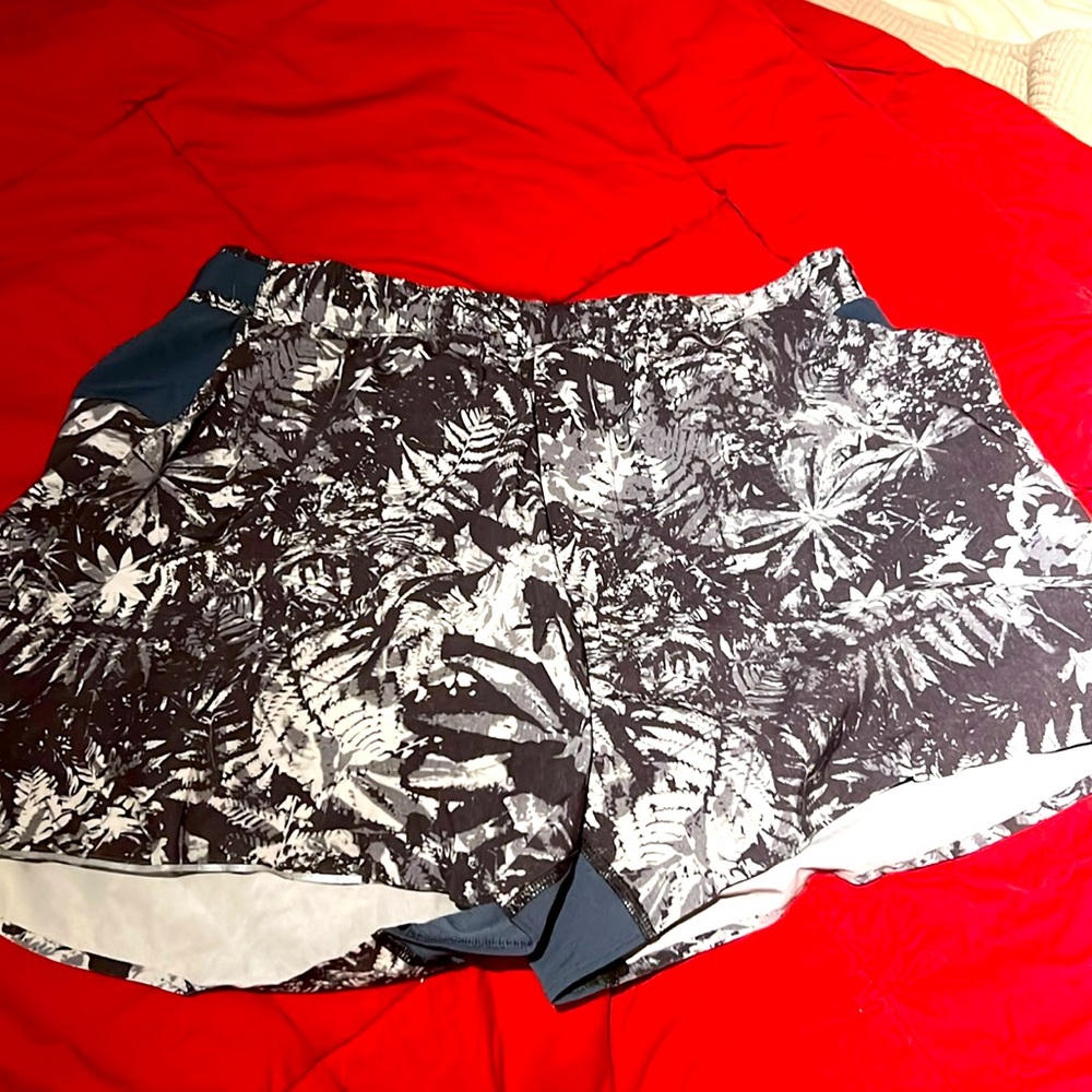 Lululemon surge 5” liner size L